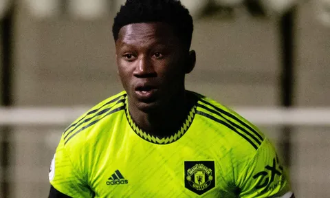 CHÍNH THỨC! Cầu thủ thứ 6 chia tay Man Utd