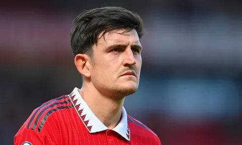 6 hậu vệ M.U theo đuổi cùng lúc Maguire giờ ra sao?