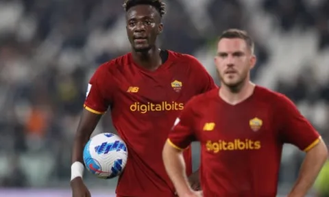 Abraham giành sút penalty với đồng đội, Mourinho nói gì?