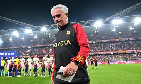 Lời nguyền ác mộng đeo bám Jose Mourinho