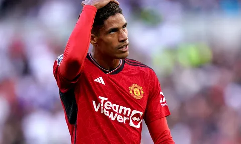 M.U ra giá bán Varane cho Bayern