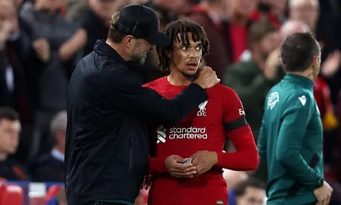 Liverpool tan hoang, Klopp chơi với 'lửa'