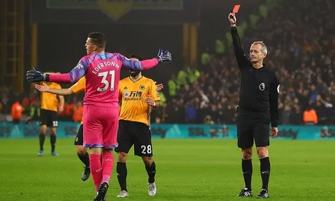 Ai mắc lỗi trong pha bóng Ederson Moraes nhận thẻ đỏ?