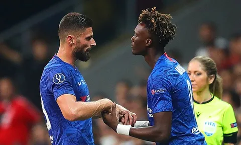 Alan Shearer: "Abraham xứng đáng đá chính ở trận Arsenal hơn Giroud vì..."