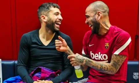 Alba, Busquets vui mừng khi tái ngộ Dani Alves