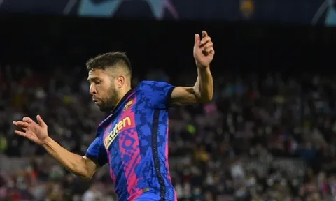 Alba cảnh báo đồng đội trước El Clasico