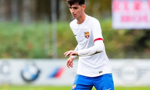 Xavi gọi thần đồng 16 tuổi thay thế Marcos Alonso