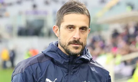 CHÍNH THỨC! Thêm một HLV mất việc ở Serie A