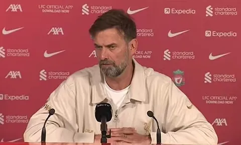 Alonso tuyên bố ở lại, Klopp ngay lập tức phản ứng