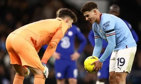 Alvarez giải mã màn đấu trí với Kepa