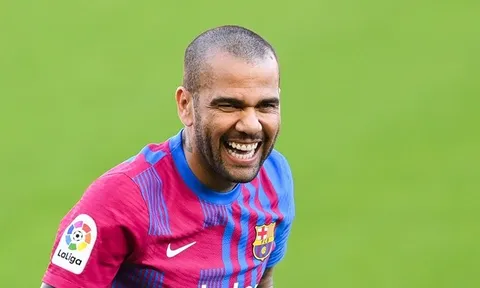 Alves lo lắng về lần ra mắt thứ 2 tại Barca