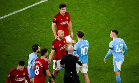 Amrabat tệ hại và quyết định 'tự hủy' của Ten Hag