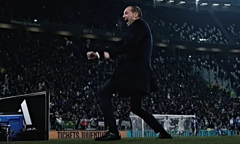 Ăn mừng điên cuồng, HLV Juventus phá vỡ im lặng