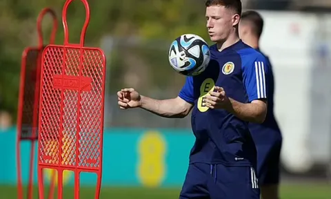 Southgate công khai 'chiêu mộ' ngọc quý Scotland