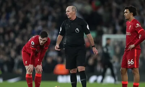 Liverpool sở hữu Roberto Carlos và Cafu trong đội hình