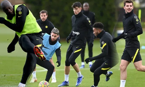 Lukaku tập cực hăng, Chelsea sẵn sàng đại chiến với Man United