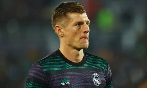 Anh em Kroos tranh cãi về việc chọn Messi hay Benzema