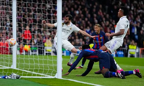 Phản lưới nhà tai hại, Real 'phơi áo' trước Barcelona