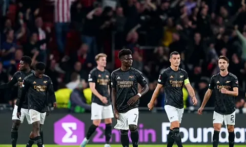 Công cùn thủ kém, Arsenal 'phơi áo' trước PSV
