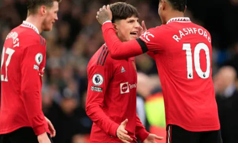 Hiệp 2 bùng cháy, Man United hạ gục Leeds United