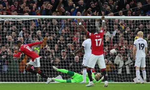 Rashford bùng nổ, M.U hạ Palace vào top 3 trong thế thiếu người