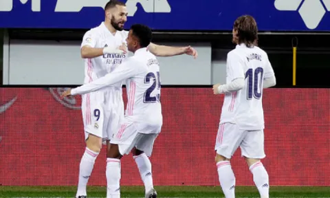 Benzema chói sáng, Real tuyên chiến với Atletico