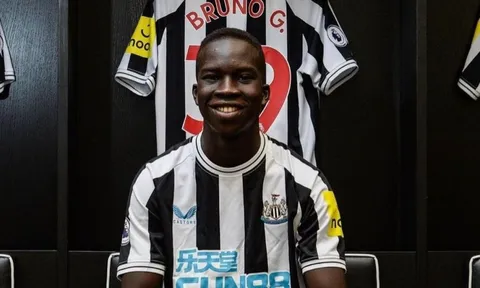 Anh trai cầu thủ Newcastle bị bắt sau một năm chạy trốn