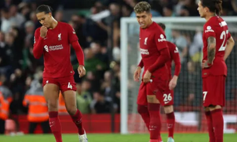 Phung phí cơ hội, Liverpool thua sốc trên sân Anfield