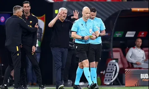 Trọng tài Anthony Taylor bị CĐV tấn công