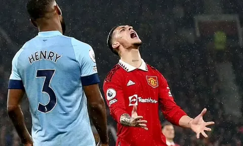 Agbonlahor chê bai sao Man Utd