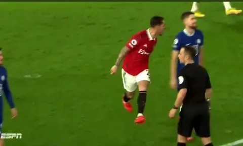 Antony dữ dội, hét vào mặt cầu thủ Chelsea khi Casemiro ghi bàn
