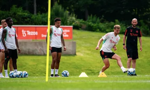 Antony khiến đồng đội trầm trồ; Cạ cứng theo sát Mason Mount trên sân tập