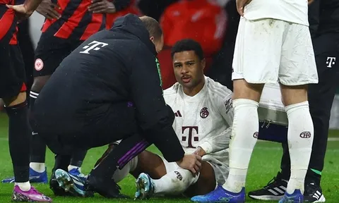 Serge Gnabry báo tin dữ cho Bayern Munich