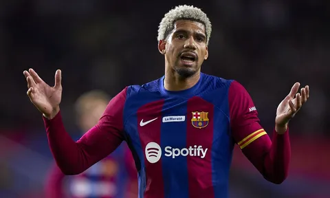 Man Utd chèo kéo, đá tảng Barca chốt tương lai