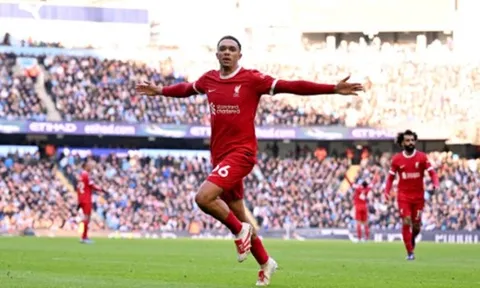 Arnold hóa cứu tinh, ngôi đầu Man City lung lay dữ dội