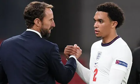Arnold làm rõ mâu thuẫn với Southgate