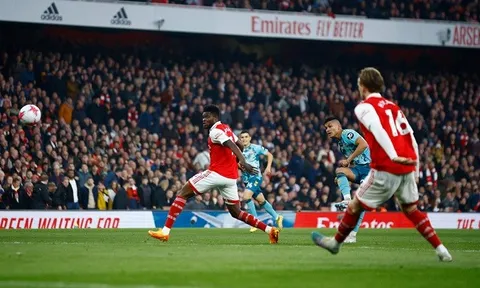 Khiến Arsenal ôm hận, Walcott nêu tên CLB xuất sắc nhất Premier League