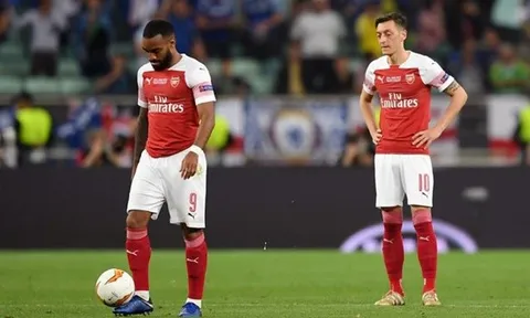 Arsenal cần tránh mắc phải sai lầm Ozil