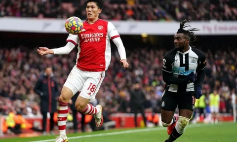 Arsenal chi 17 triệu bảng cho Takehiro Tomiyasu là tội ác với Bologna