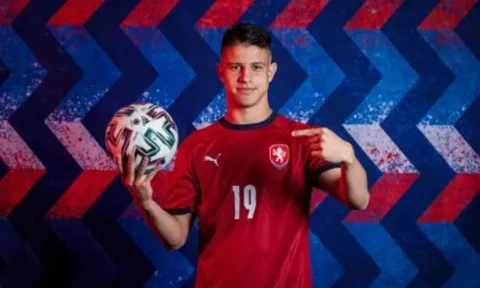 Arsenal đã đúng về Adam Hlozek