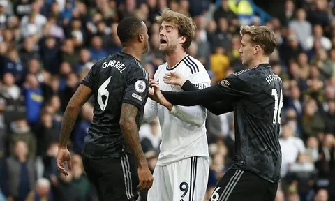 Arsenal chính thức nhận kết cục giống Man Utd