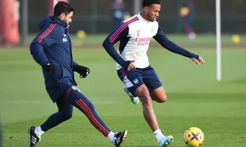 Arsenal tập luyện hừng hực khí thế, sao đa năng tái xuất