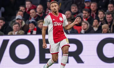 Arsenal tranh mua hậu vệ Ajax với Man United, Liverpool