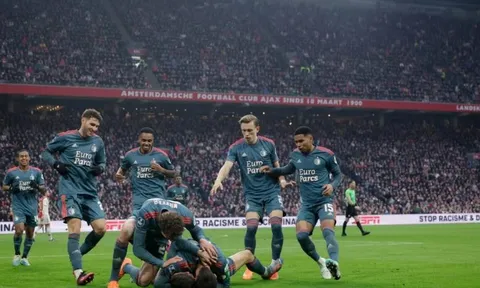"Arsenal và Tottenham đang theo dõi Santiago Gimenez"