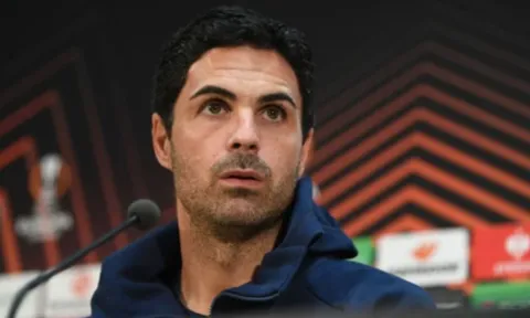 "Arsenal sẽ sụp đổ sau Giáng sinh"