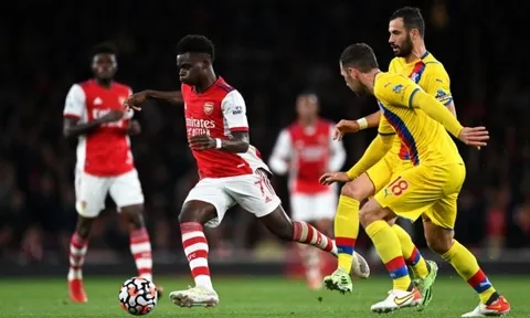 Arteta chỉ trích James McArthur sau pha vào bóng ác ý với Saka