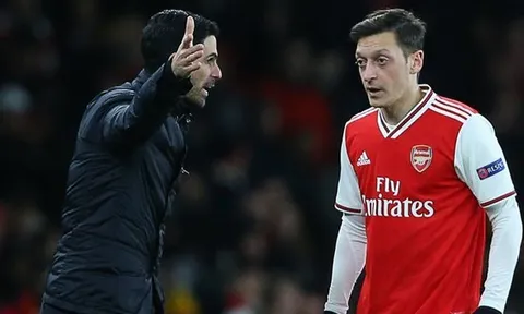 "Mikel Arteta đến và yêu cầu Ozil làm việc nhiều hơn"