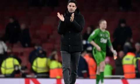 Arteta quyết không... thay áo quần để giúp Arsenal chiến thắng