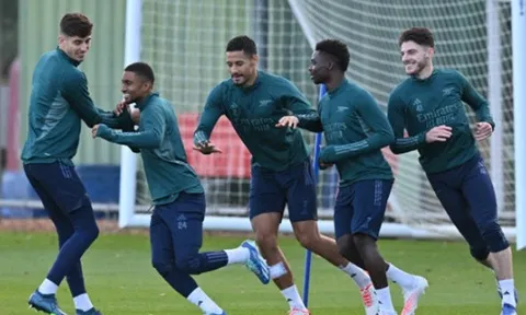 Arteta vào sân chuyền bóng; Thái độ của dàn sao Arsenal