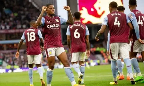 Aston Villa hoàn toàn thống trị trận đấu